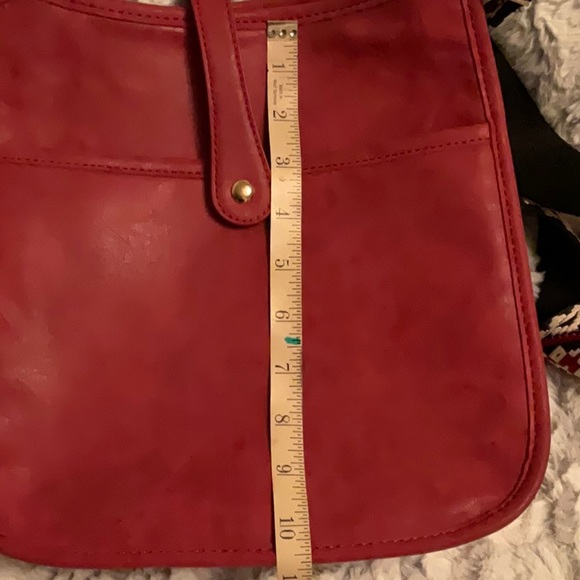 Leather purse adjustable strap can be worn cross body or not. - Picture 6 of 6